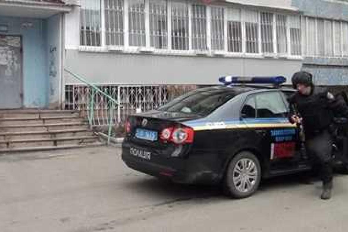 В Киеве квартирный вор спрятался от полиции в диване В Киеве квартирный вор спрятался от полиции в диване