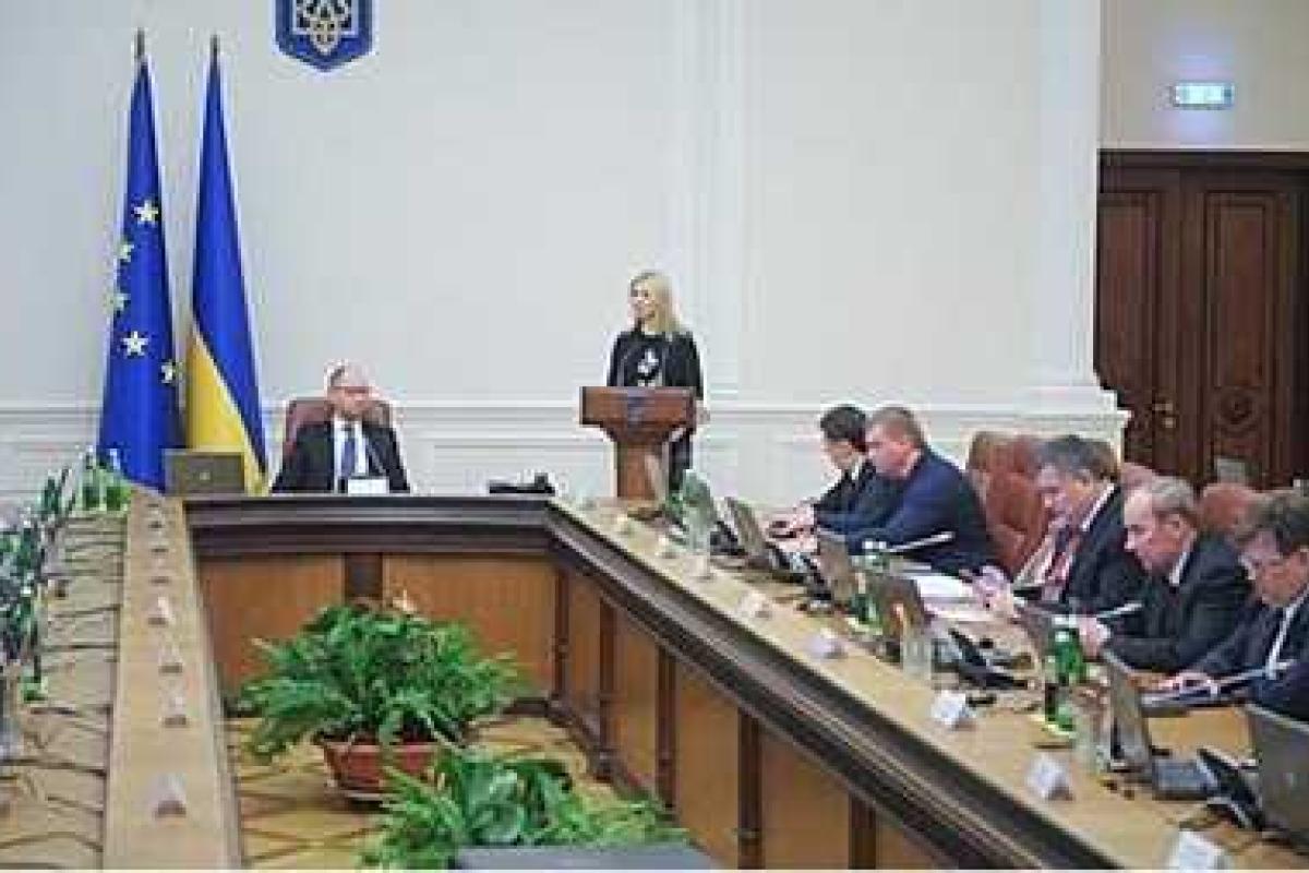 Яценюк созывает внеочередное заседание Кабмина Яценюк созывает внеочередное заседание Кабмина