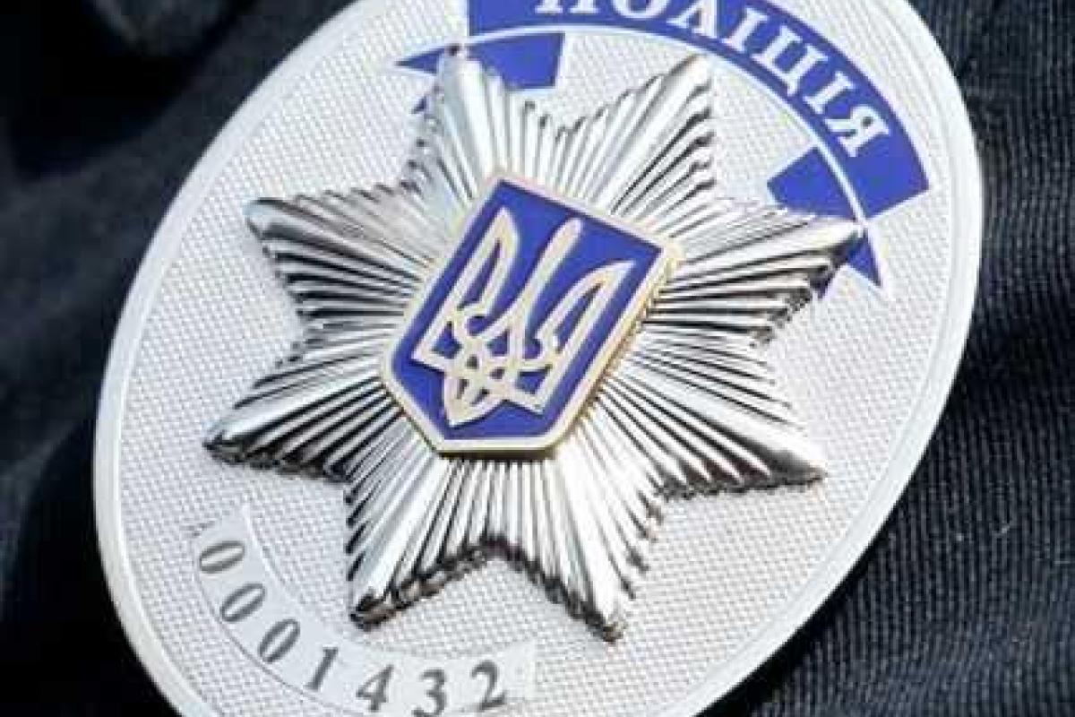 Киевский полицейский похитил 17 тысяч долларов из авто, попавшего в ДТП