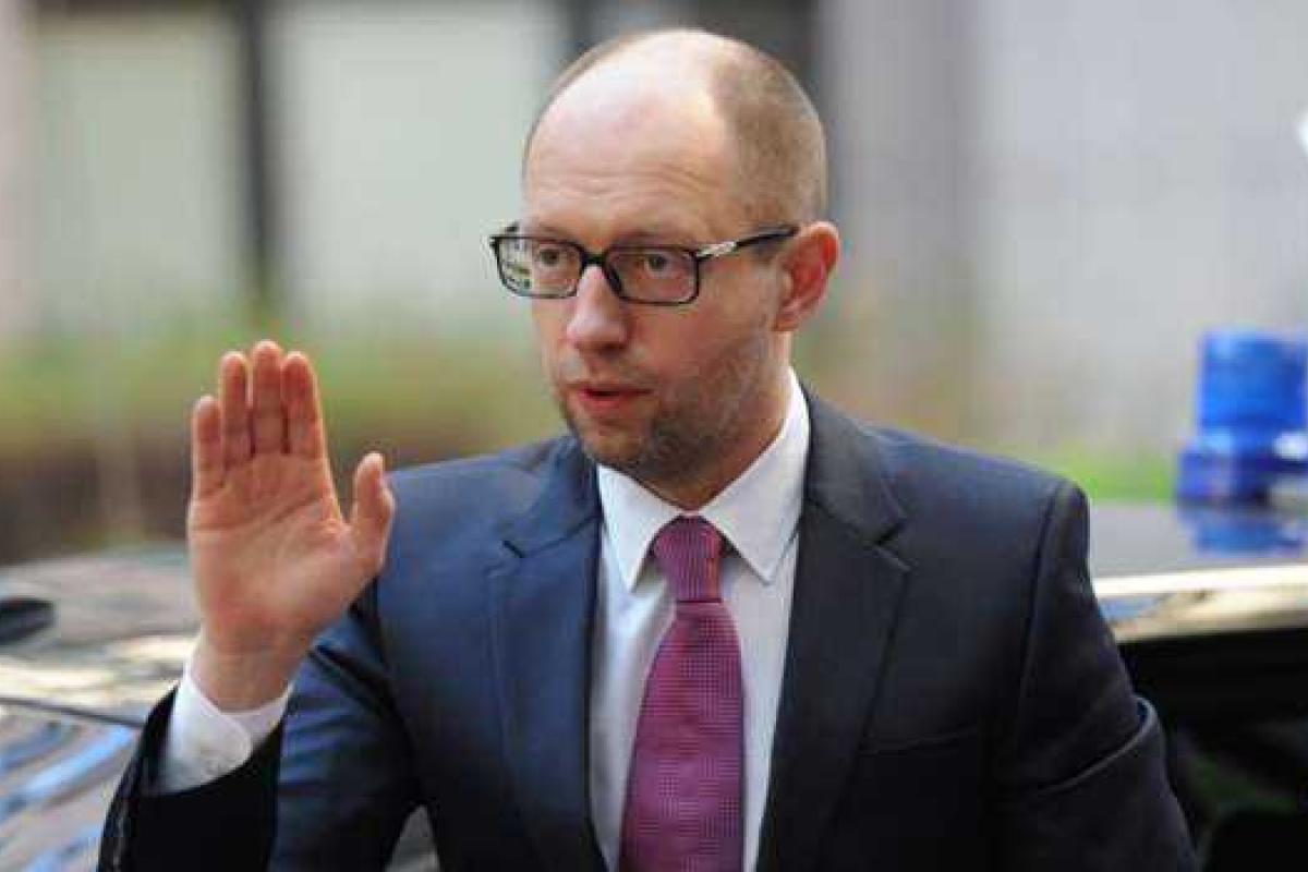 Яценюк снова попросил поддержать его или уволить