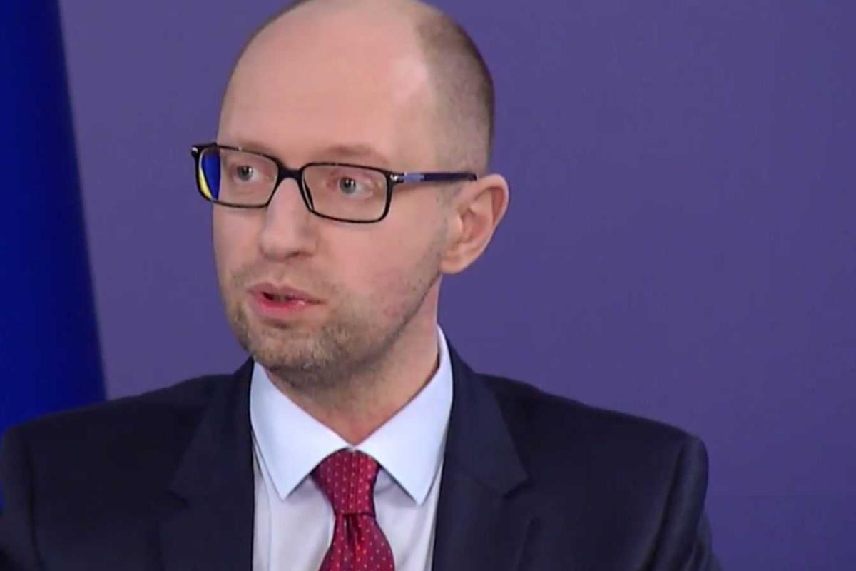 Яценюк призвал Порошенко принять закон о невмешательстве в работу правительства Яценюк призвал Порошенко принять закон о невмешательстве в работу правительства