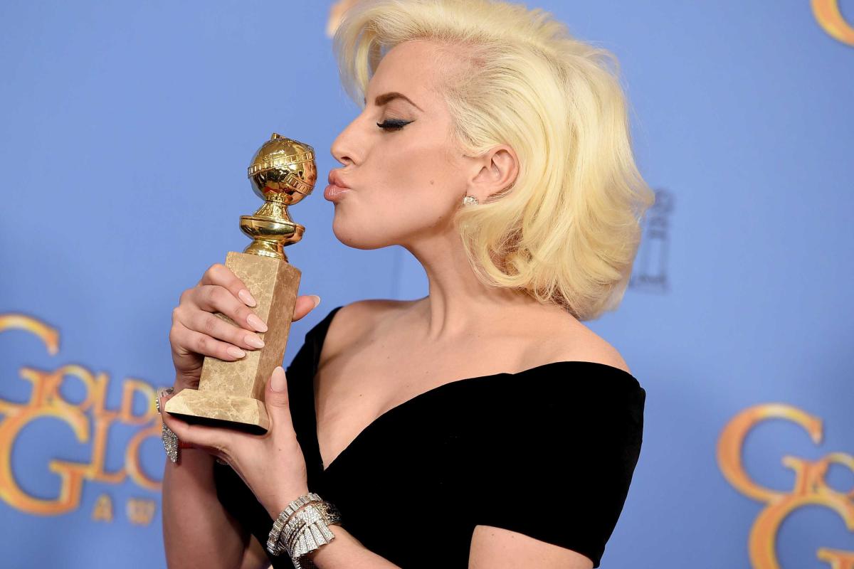 Эпатажную артистку Lady Gaga поздравили с юбилеем