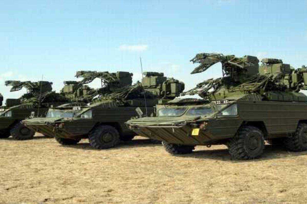 Россия продолжает обеспечивать боевиков на Донбассе техникой и боеприпасами Россия продолжает обеспечивать боевиков на Донбассе техникой и боеприпасами