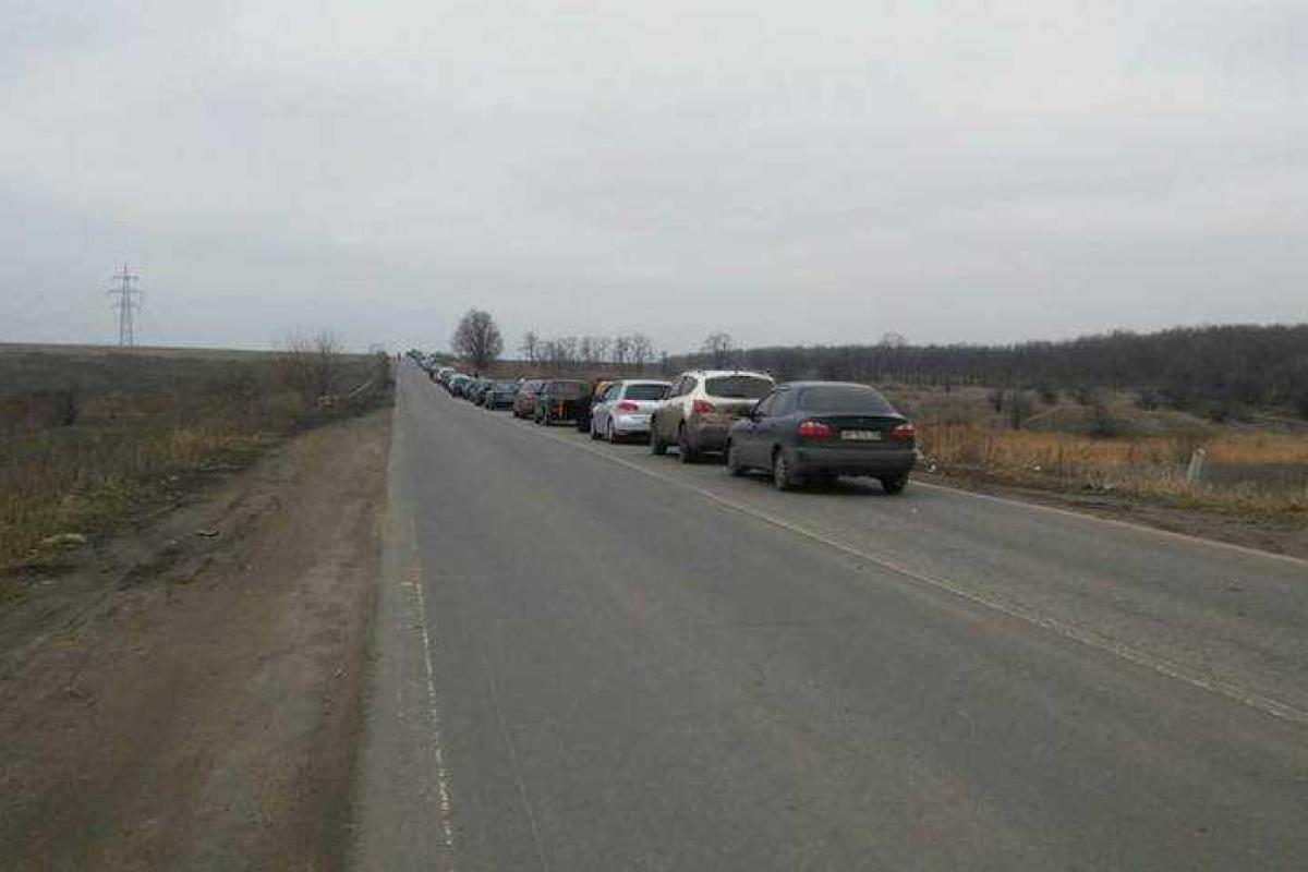 На пунктах пропуска в зоне АТО огромные очереди, - "Донбасс СОС"