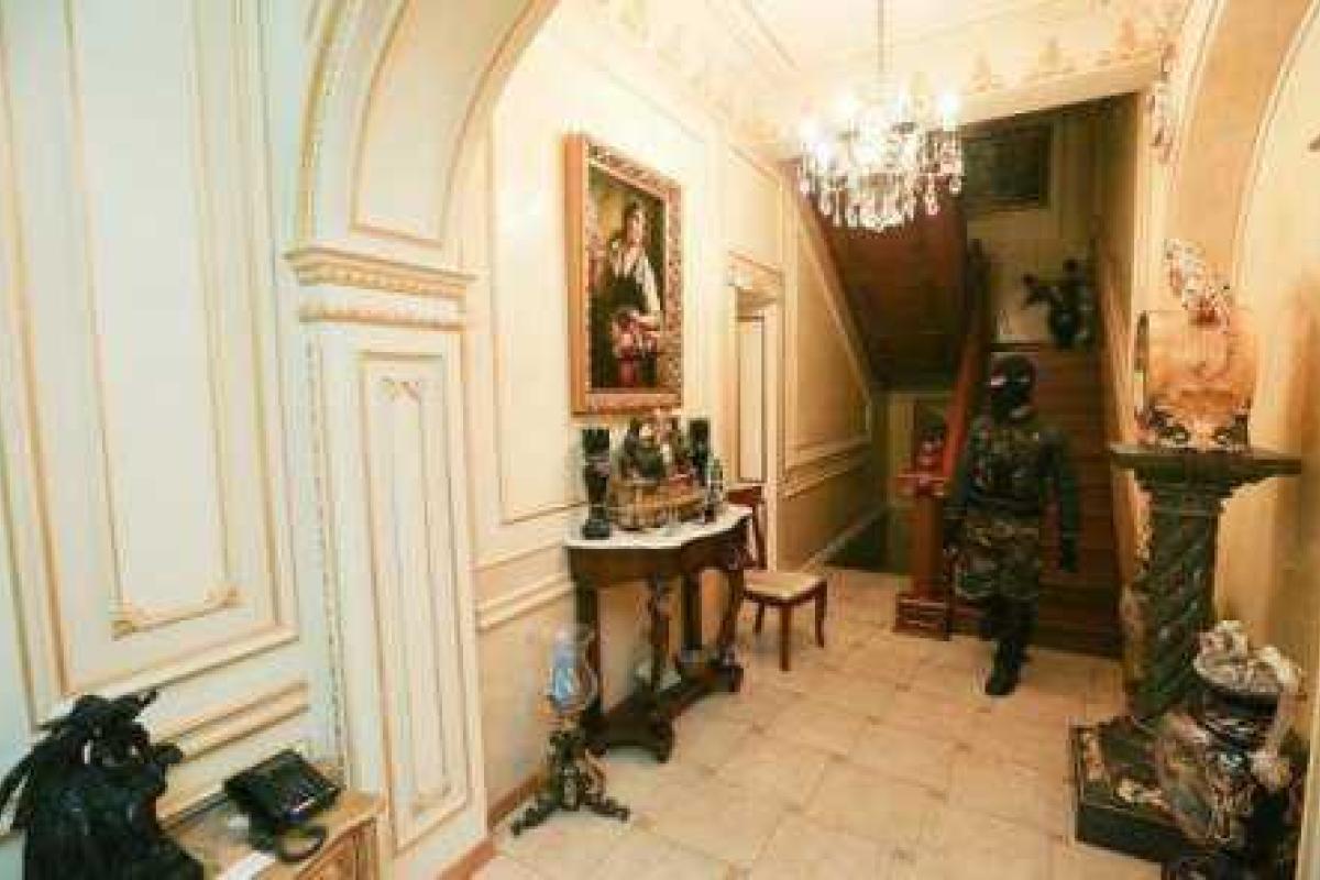 Какие тайны хранит в себе разграбленный дом экс-генпрокурора Пшонки