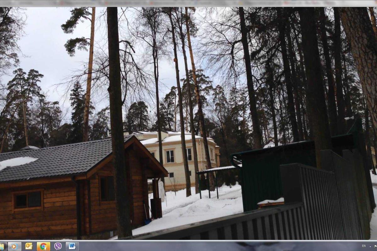 Журналисты показали особняк Азарова на Рублевке