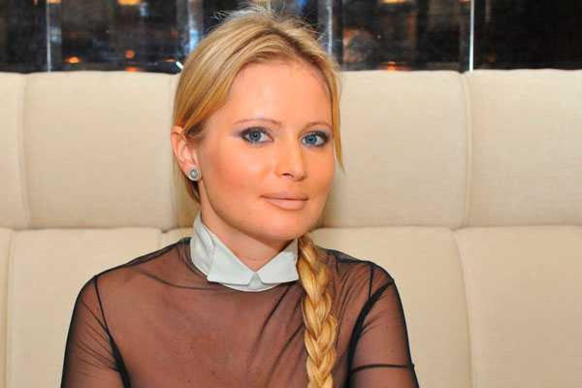 Дана Борисова решила развестись с мужем, который сбежал на ее "Мерседесе"