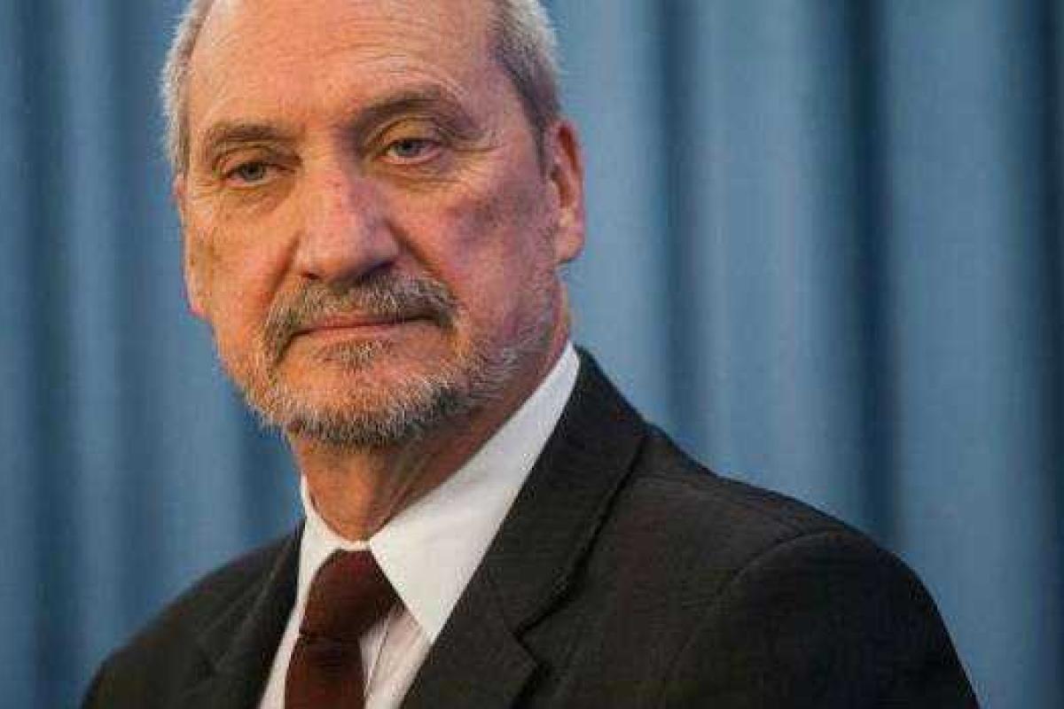 Министр обороны Польши признал смоленскую авиакатастрофу терактом