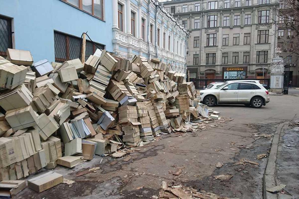 В Москве архивы КГБ выбросили на улицу