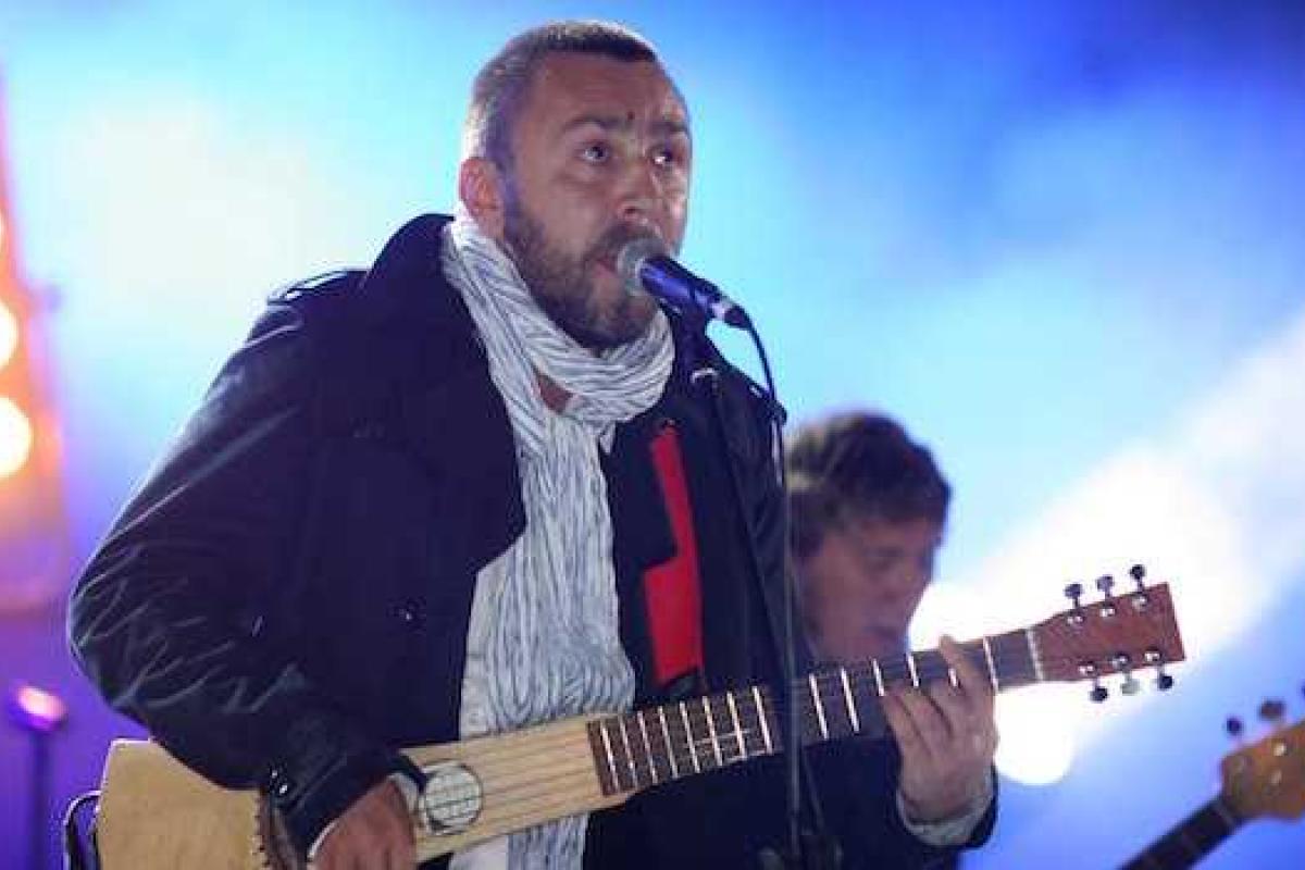 Шнур выгнал из «Ленинграда» исполнительницу хита про «лабутены»