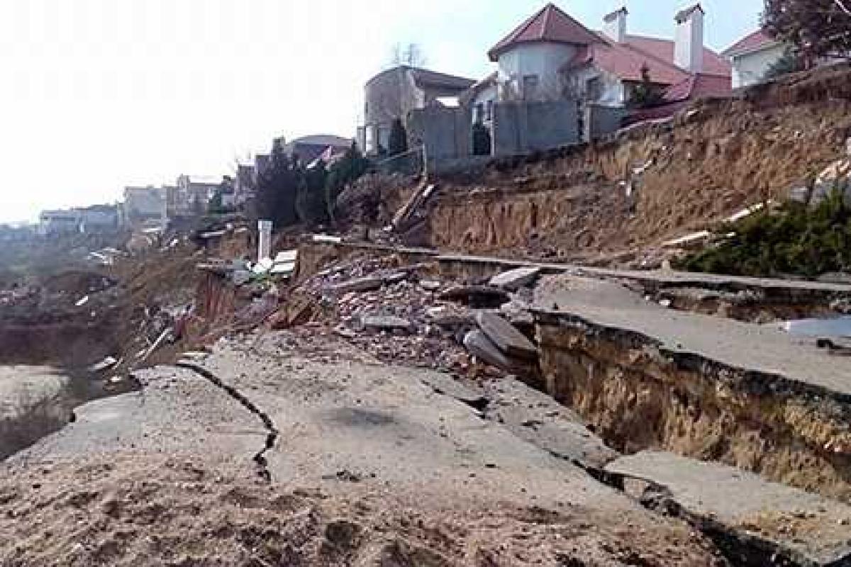 На Одесчине улица с коттеджами сползает в море
