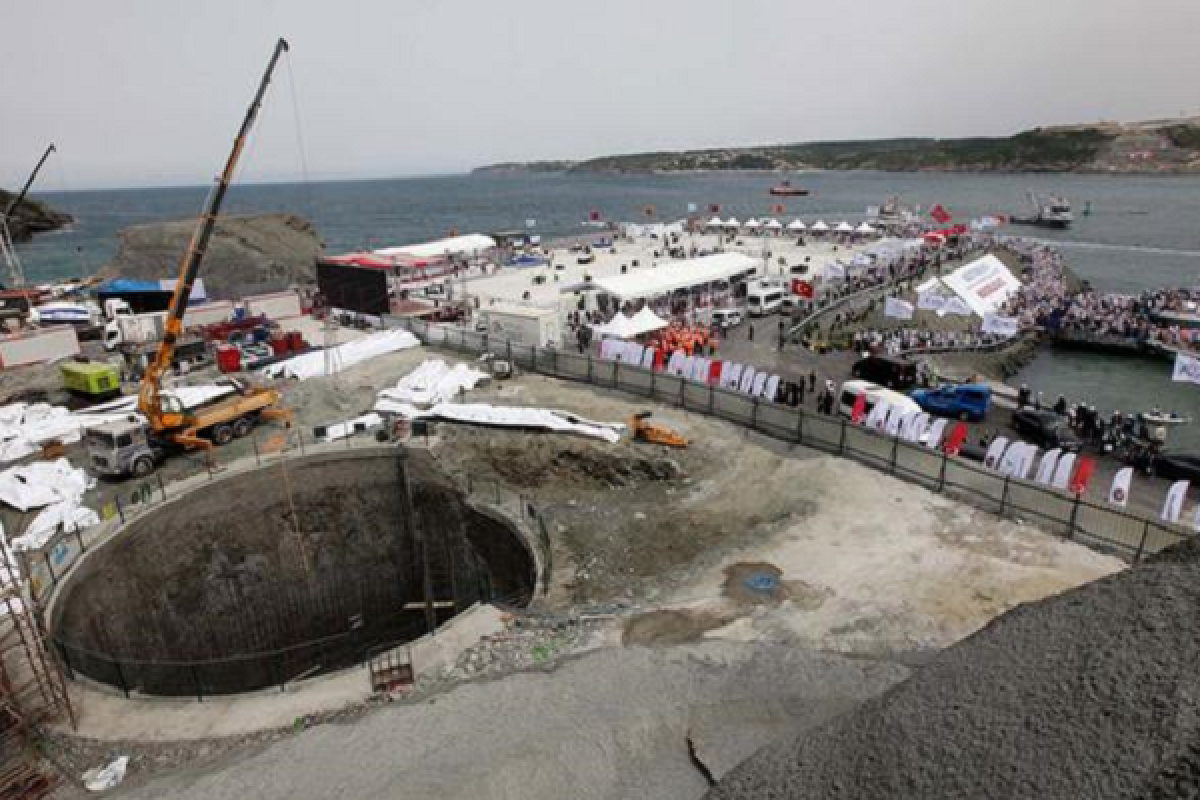 В Стамбуле проложили через Босфор новый мост