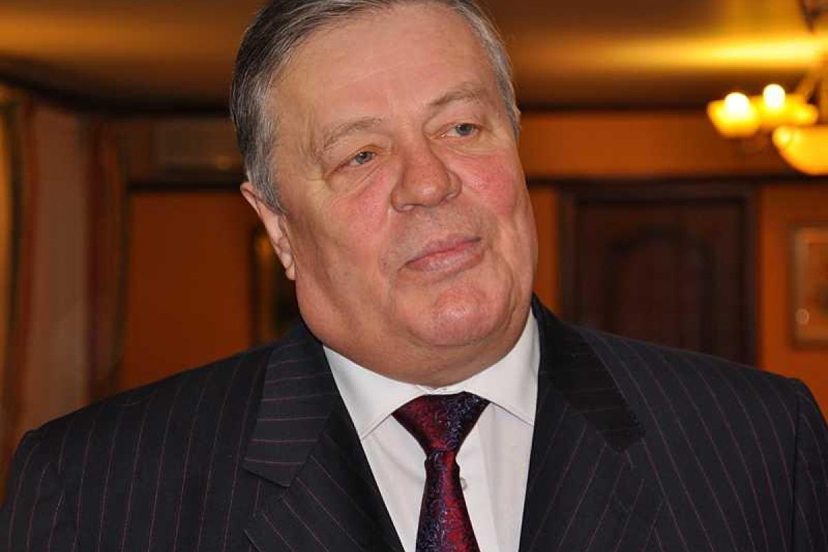 "Как оно включается, б...ь" - нардеп от "Оппоблока" заматерился у трибуны ВР 