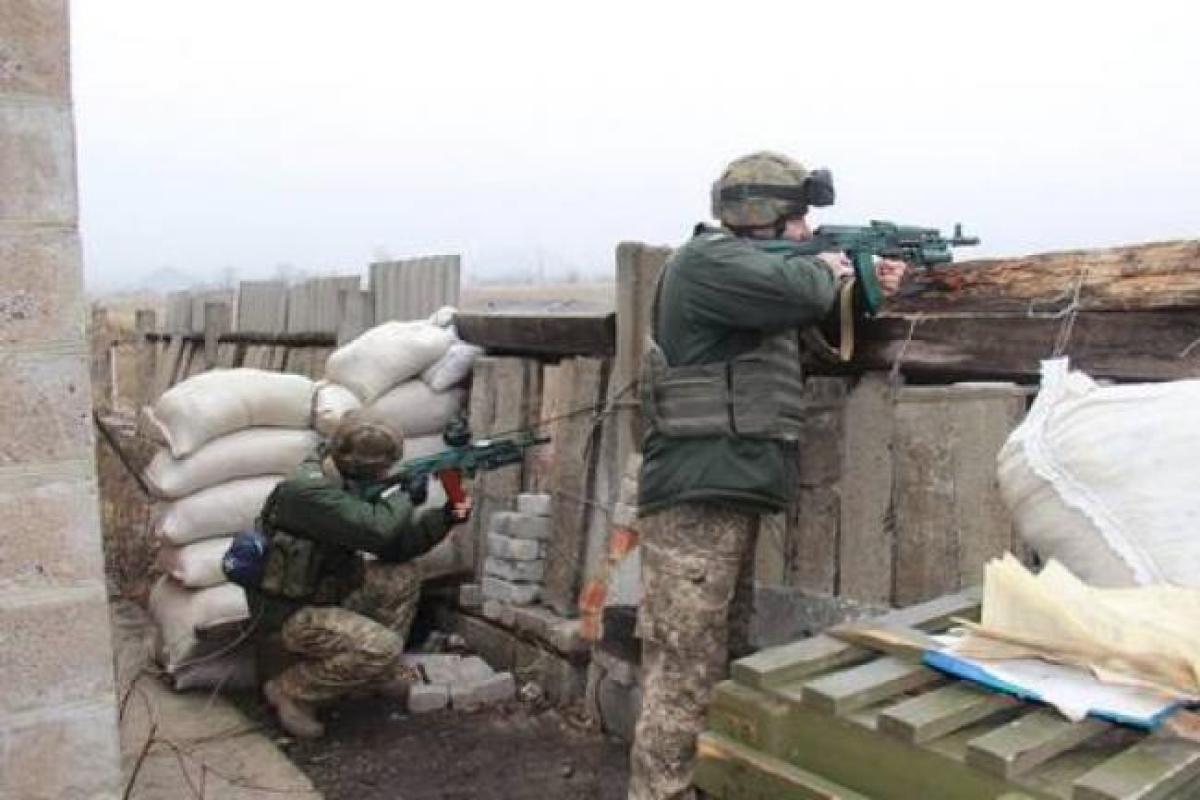 Трое украинских военных погибли за сутки на Донбассе, еще 14 ранены Трое украинских военных погибли за сутки на Донбассе, еще 14 ранены
