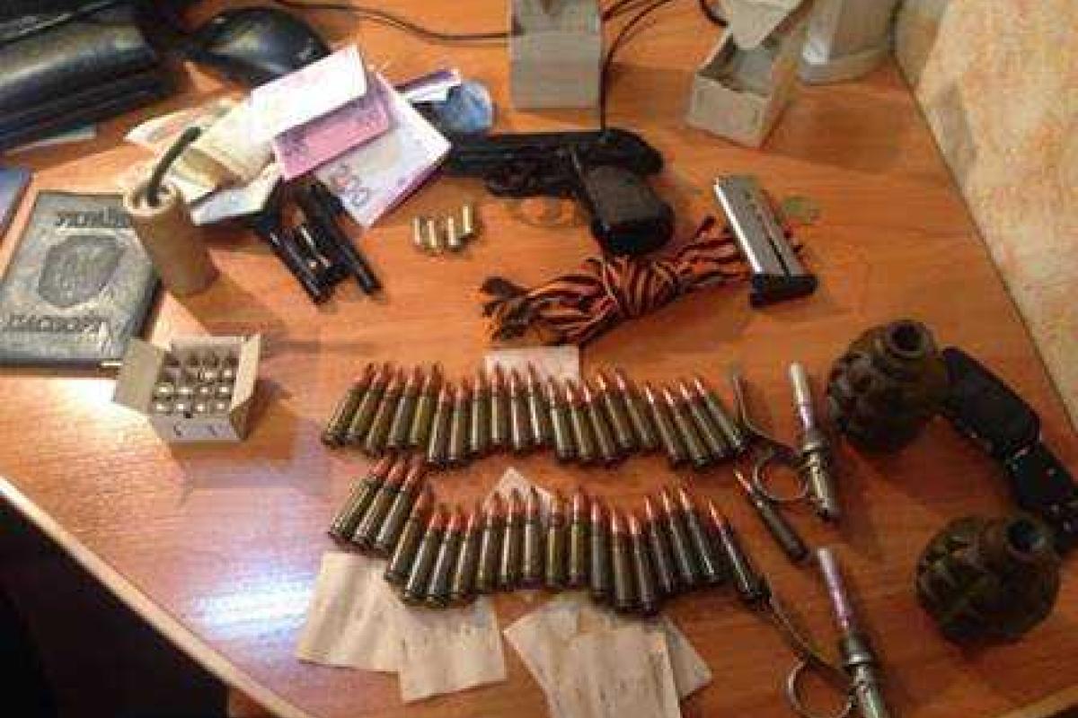 На Полтавщине поймали экс-милиционера, торговавшего оружием из района АТО На Полтавщине поймали экс-милиционера, торговавшего оружием из района АТО