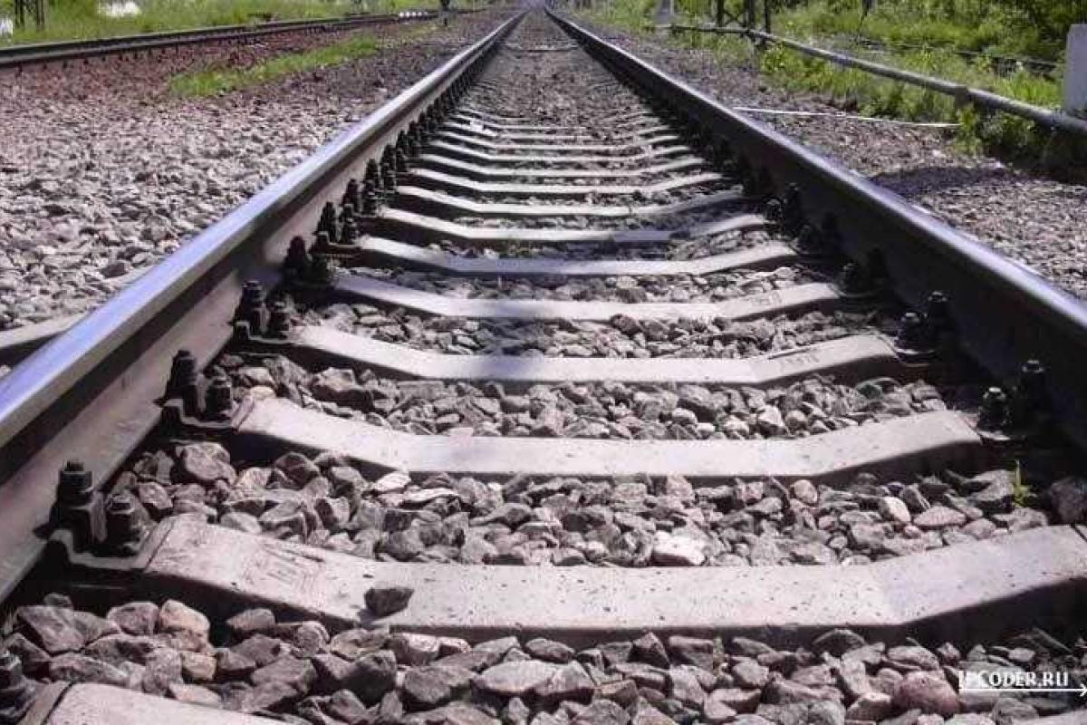 На Киевщине погиб молодой парень, который ради острых ощущений лег на рельсы под поезд На Киевщине погиб молодой парень, который ради острых ощущений лег на рельсы под поезд