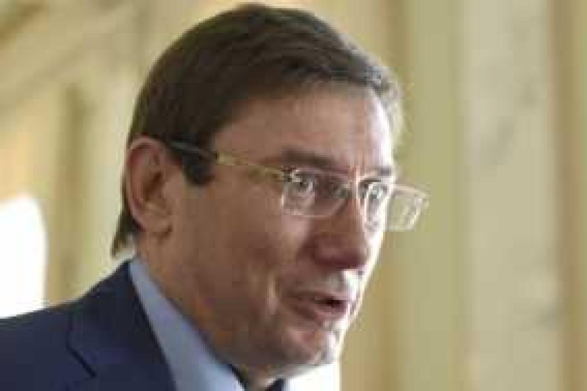 Ю. Луценко: Яценюку лучше уйти в отставку по-хорошему