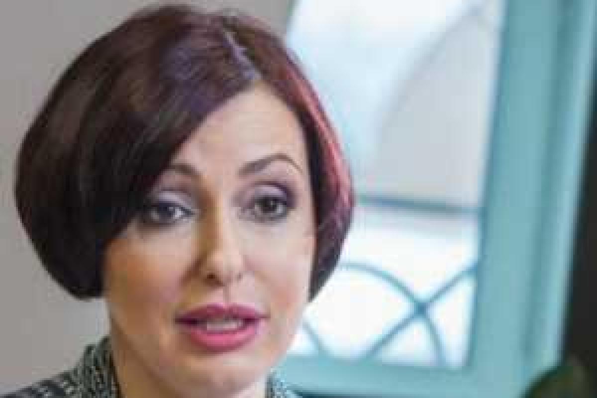 Жена Яценюка спела в прямом эфире