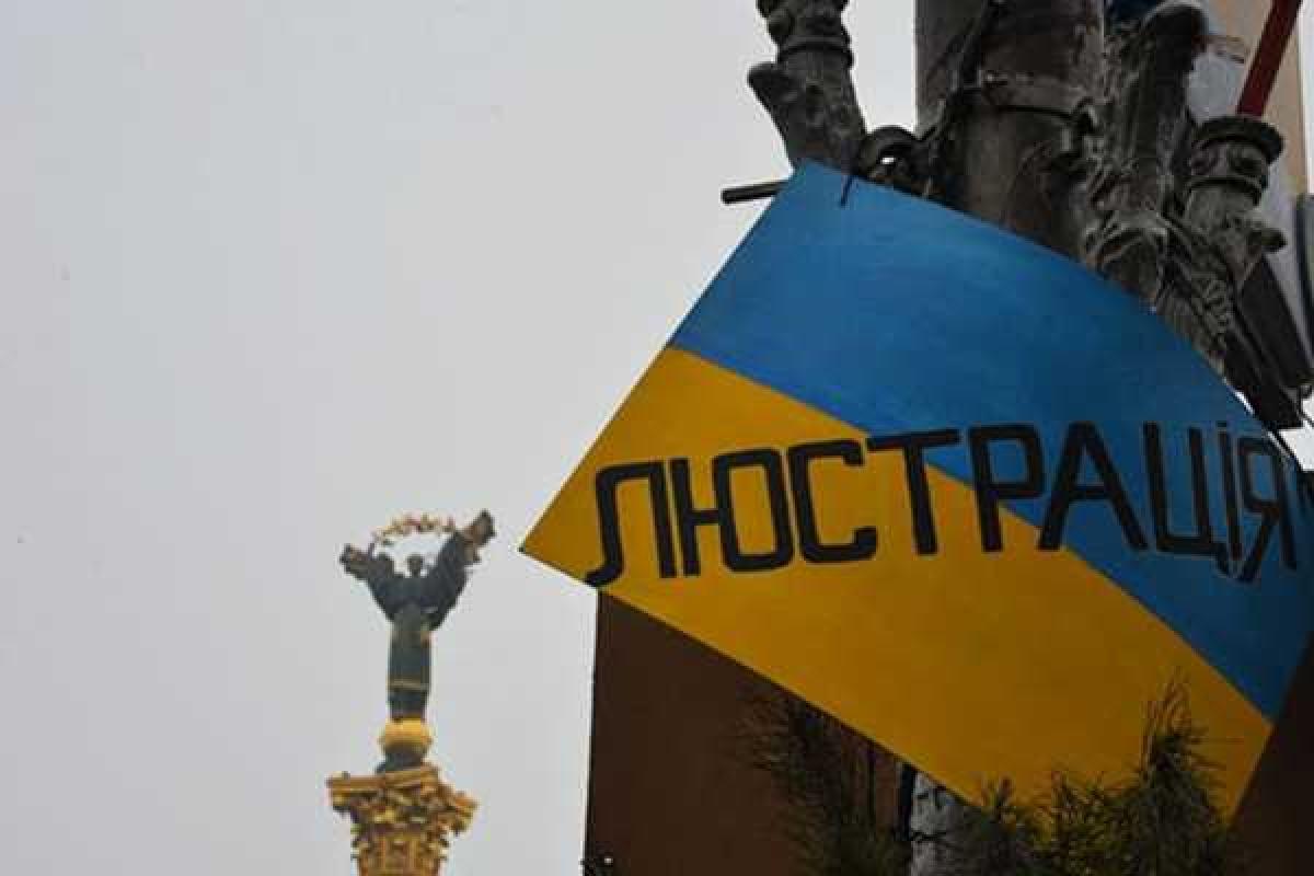 Порошенко уличили в невыполненных обещаниях по КСУ Порошенко уличили в невыполненных обещаниях по КСУ