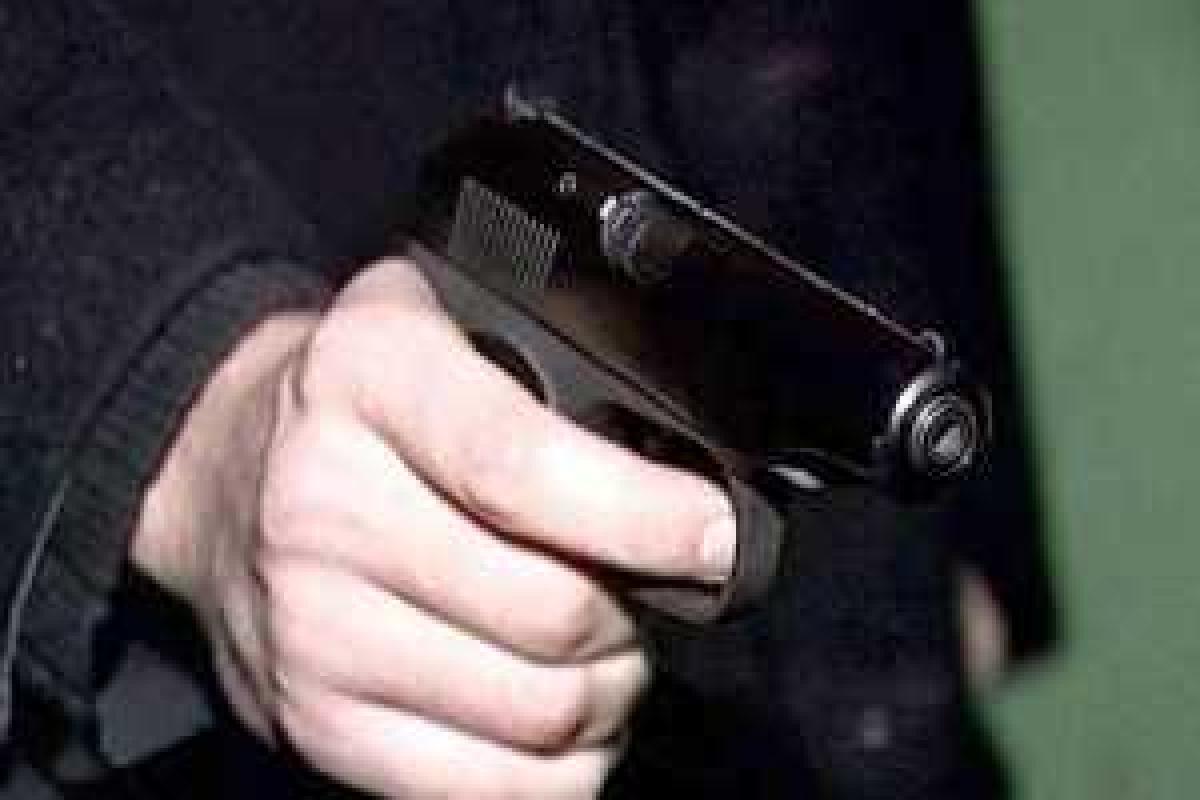 Владелец ресторана в Киеве расстрелял из пистолета двух коммунальщиков Владелец ресторана в Киеве расстрелял из пистолета двух коммунальщиков