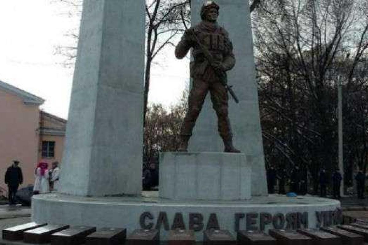 В Кривом Роге открыли памятник погибшим на Донбассе военным В Кривом Роге открыли памятник погибшим на Донбассе военным