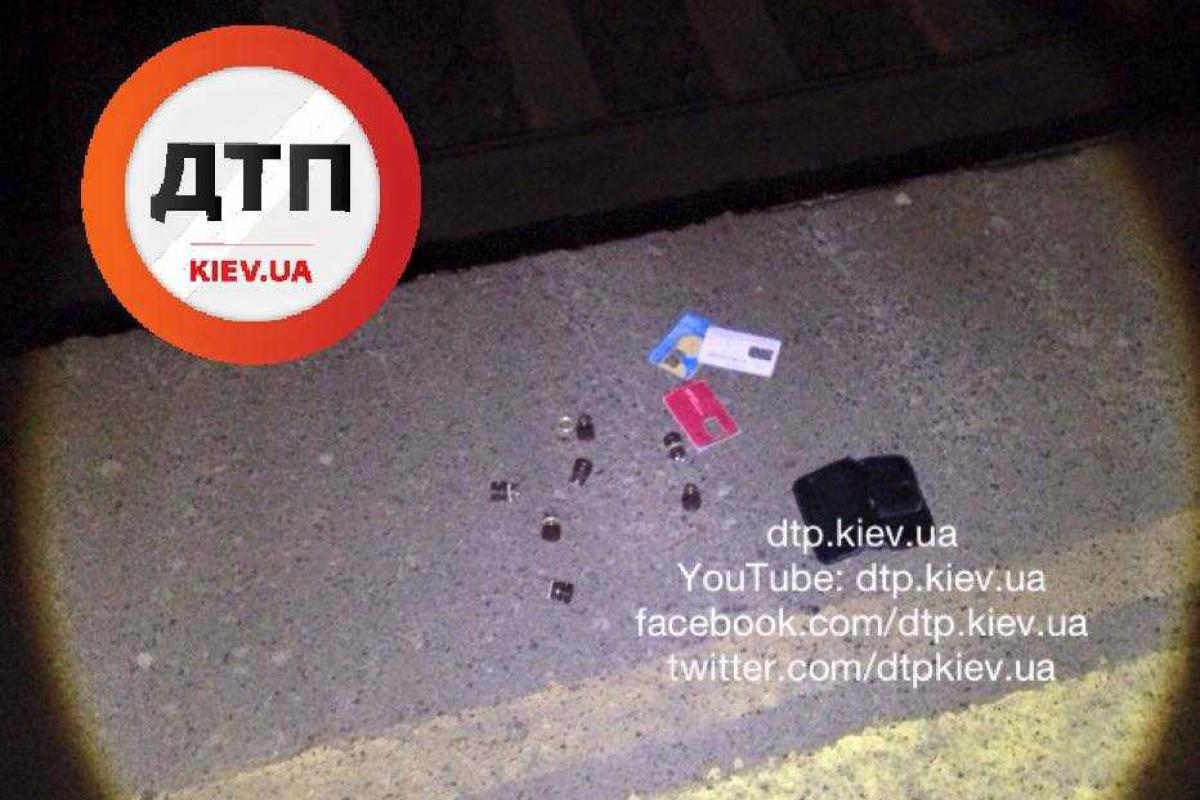 В Киеве поезд Hyundai насмерть сбил мужчину В Киеве поезд Hyundai насмерть сбил мужчину