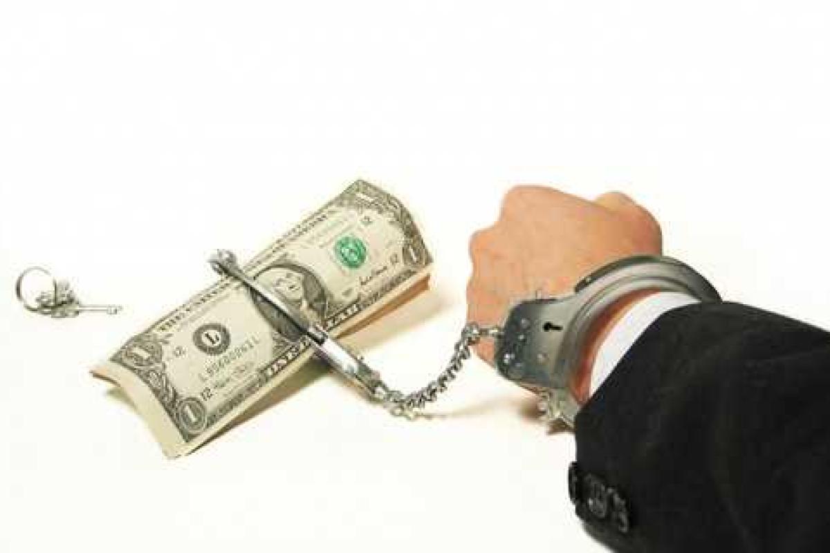 В Киевской области двух чиновников поймали на взятке В Киевской области двух чиновников поймали на взятке