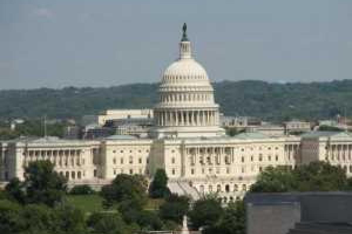 Очевидцы засняли момент стрельбы у здания Капитолия в Вашингтоне