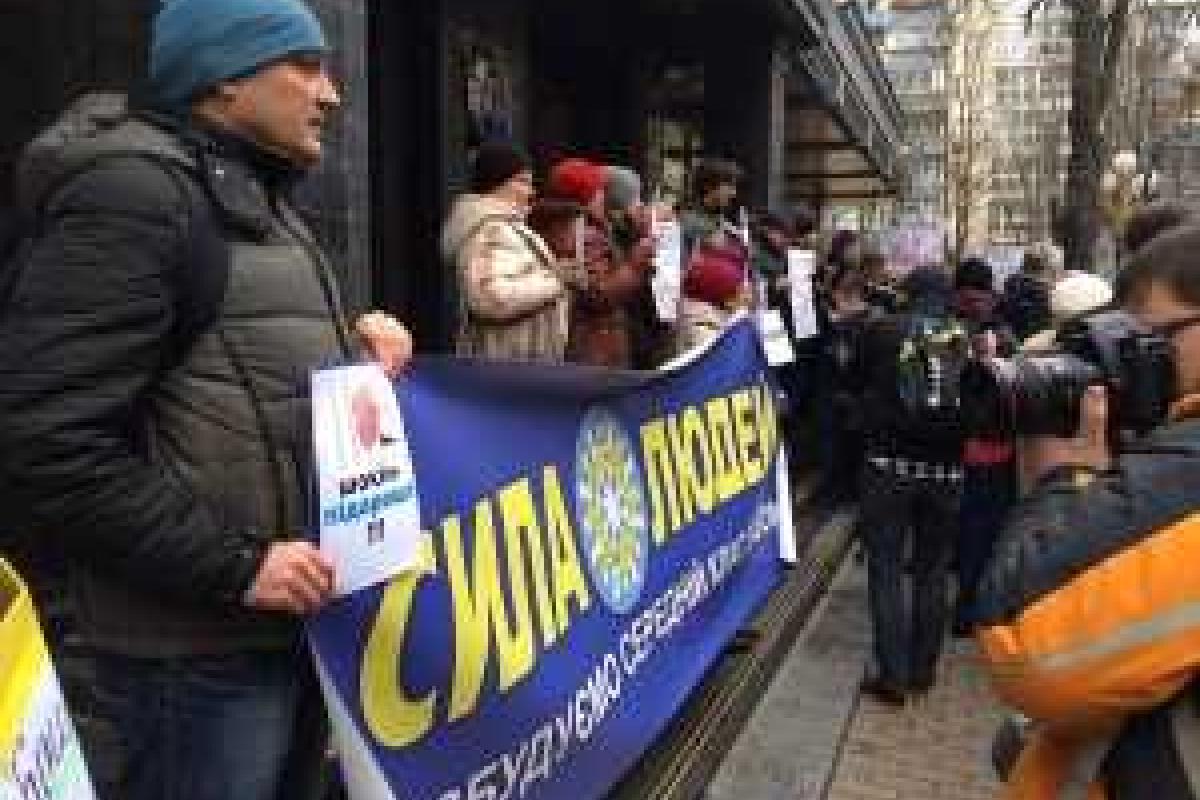 Под ГПУ митингующие требуют отставки Шокина Под ГПУ митингующие требуют отставки Шокина