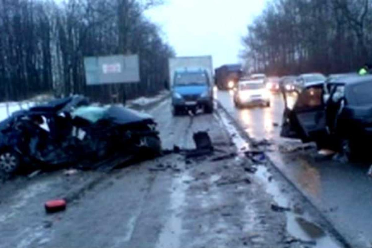 В лобовом ДТП под Рязанью погибли 5 человек В лобовом ДТП под Рязанью погибли 5 человек