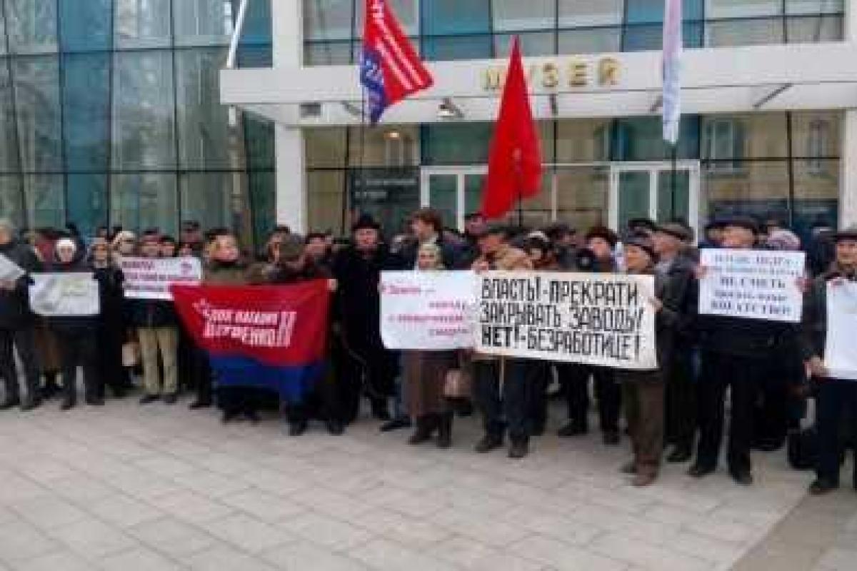 В центре Харькова митингующие требуют отставки правительства