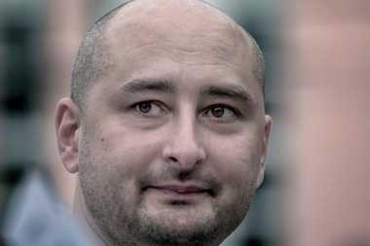 Бабченко: Нет никакого "суда" над Надеждой Савченко, она - похищенная, заложница