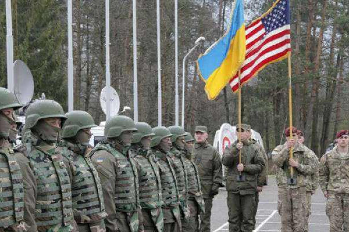 В зоне АТО официально появились первые американские военные