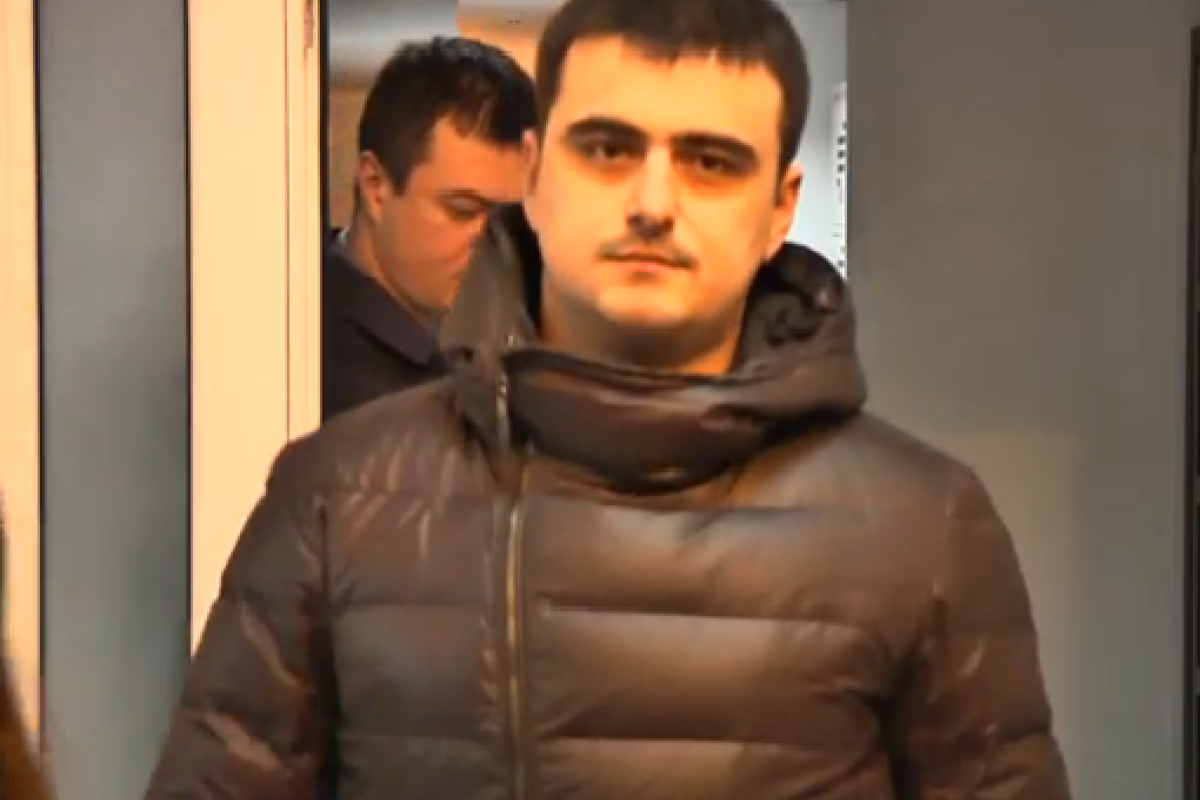 Во Львове наглый "мажор" попытался переехать полицейского Во Львове наглый "мажор" попытался переехать полицейского