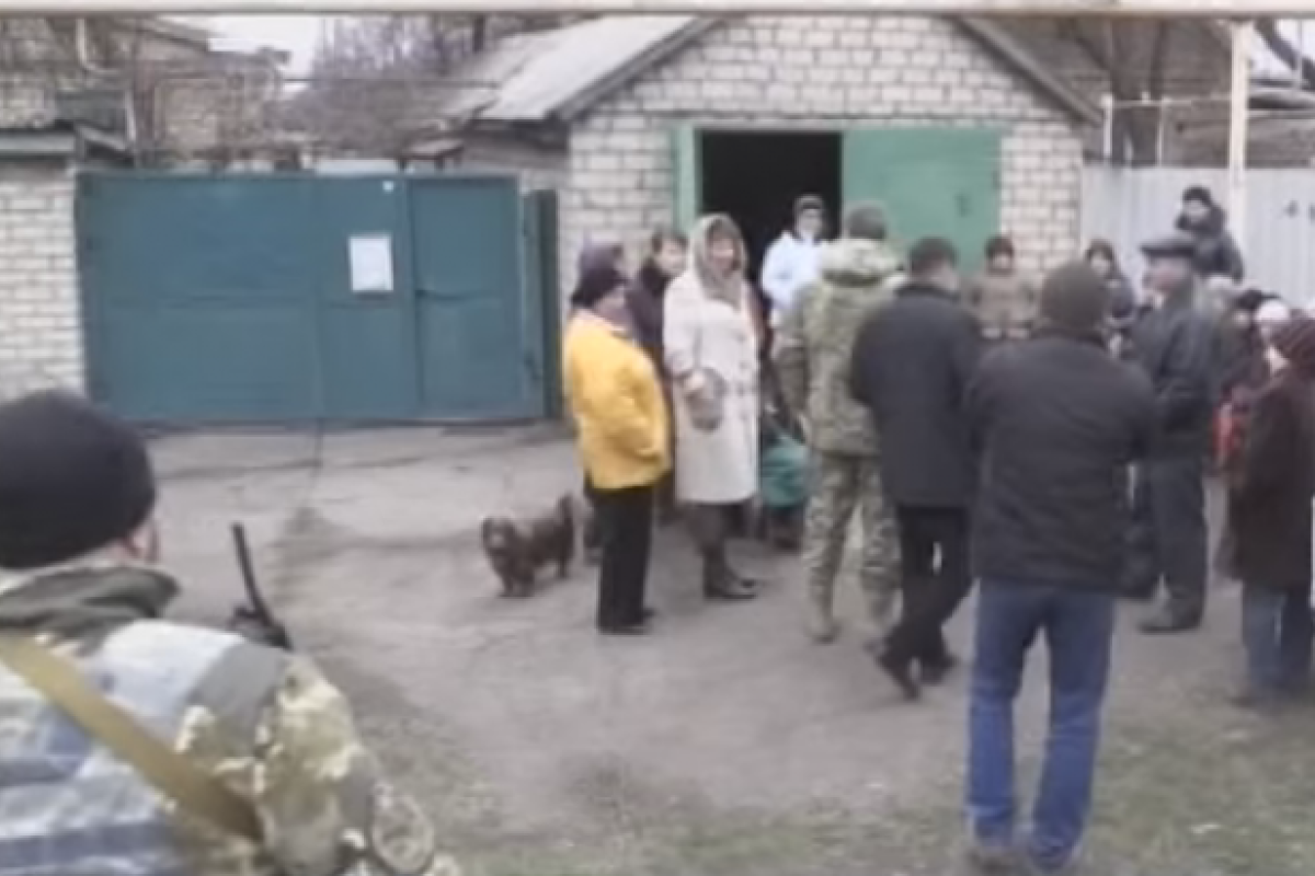 Жители «серой зоны» на Донетчине просят чиновников вернуть цивилизацию в их дома