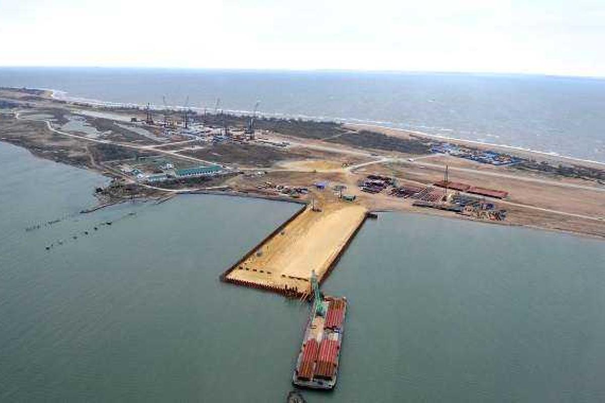 Турецкое судно врезалось в строящийся Керченский мост