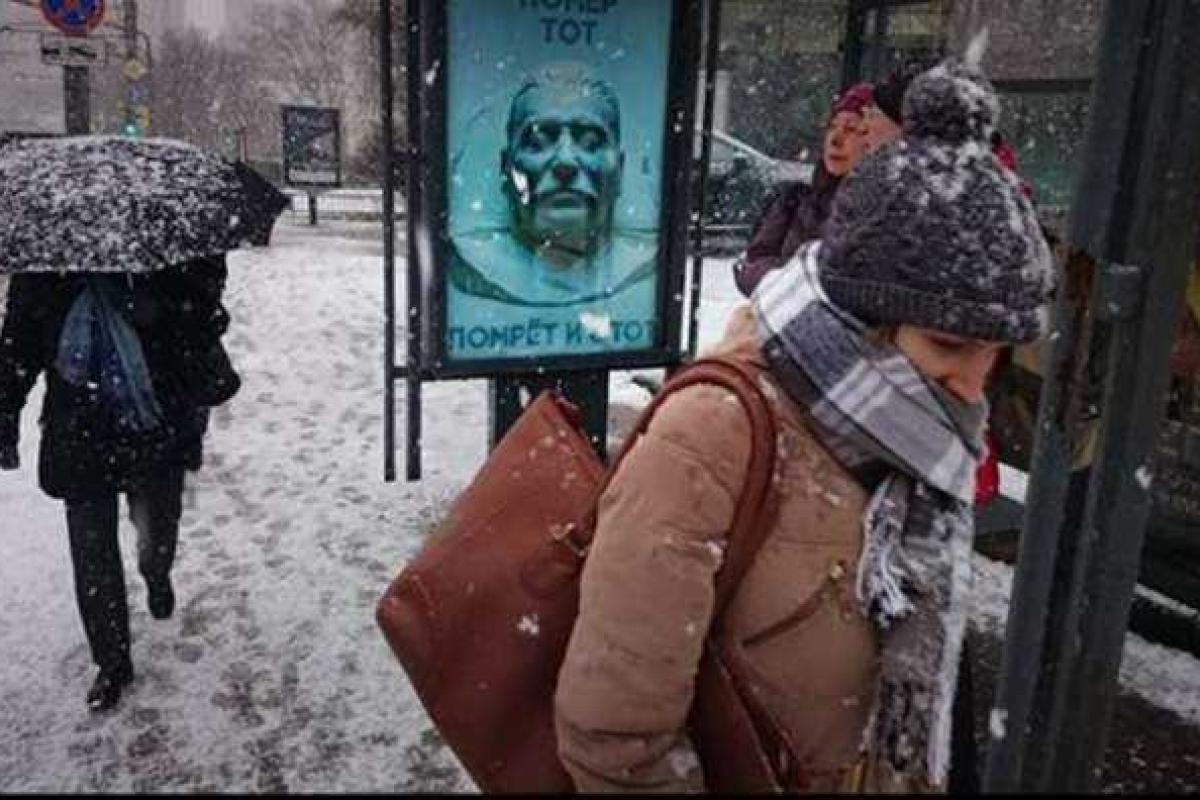 Плакат со Сталиным свидетельствует о том, что в России еще остались смельчаки – Евгений Киселев