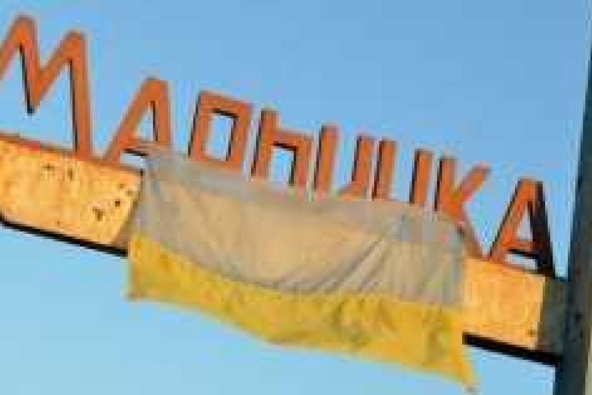 КПВВ "Марьинка" снова открыт: пограничники тщательно проверяют всех пассажиров