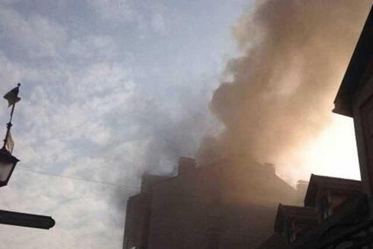 В Ужгороде загорелось 4-этажное здание В Ужгороде загорелось 4-этажное здание