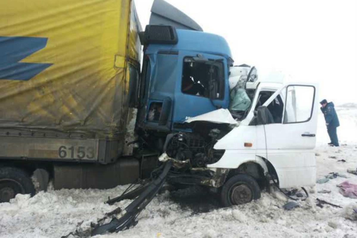 Очевидцы кровавого ДТП под Пензой вместо помощи фотографировали жертв. 18+ Очевидцы кровавого ДТП под Пензой вместо помощи фотографировали жертв. 18+