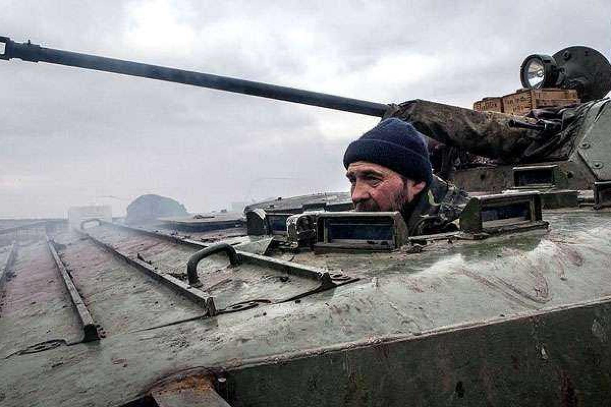 Боевики применили танки в районе Новотроицкого, ВСУ открыли ответный огонь Боевики применили танки в районе Новотроицкого, ВСУ открыли ответный огонь
