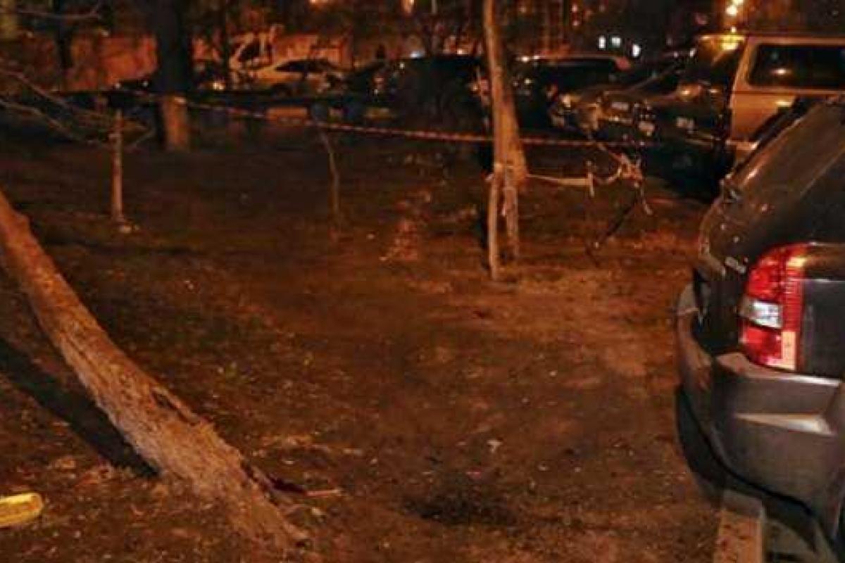 Появились кадры с места взрыва автомобиля Парасюка Появились кадры с места взрыва автомобиля Парасюка