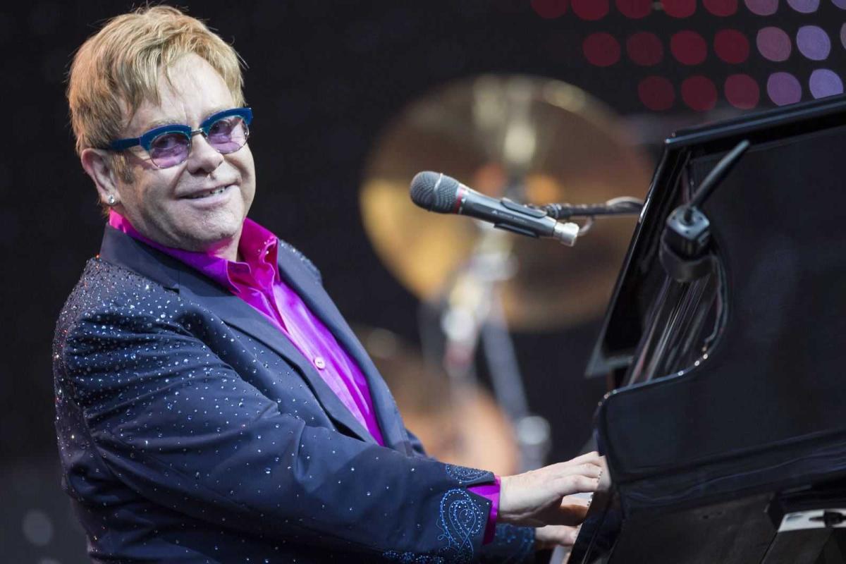 Бывший секьюрити обвинил Элтона Джона в домогательствах Бывший секьюрити обвинил Элтона Джона в домогательствах