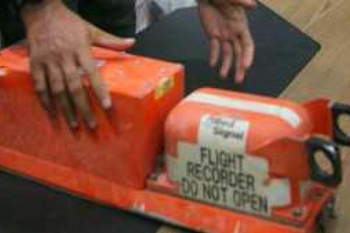 Официально: "черные ящики" разбившегося "Боинга" сильно повреждены Официально: "черные ящики" разбившегося "Боинга" сильно повреждены