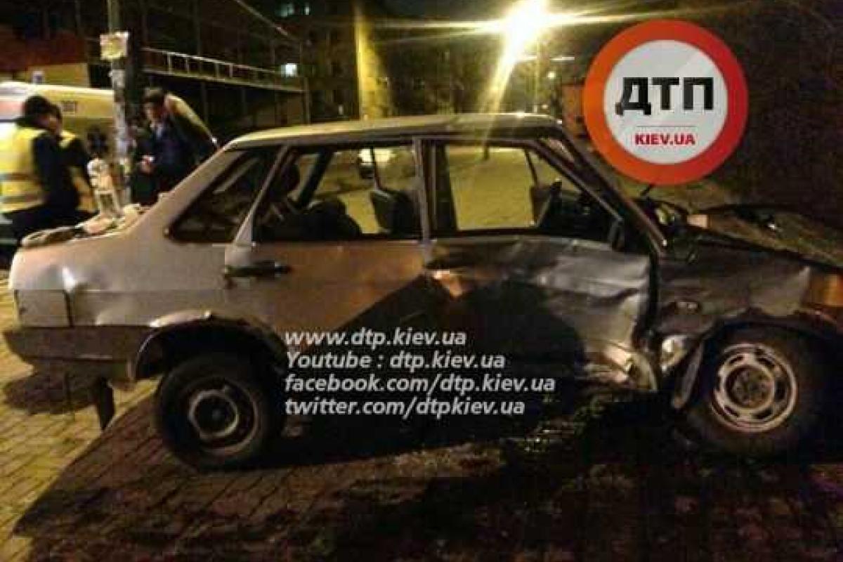 Ночное ДТП в Киеве: девушка попала в больницу с переломами ног и шейного отдела позвоночника  Ночное ДТП в Киеве: девушка попала в больницу с переломами ног и шейного отдела позвоночника