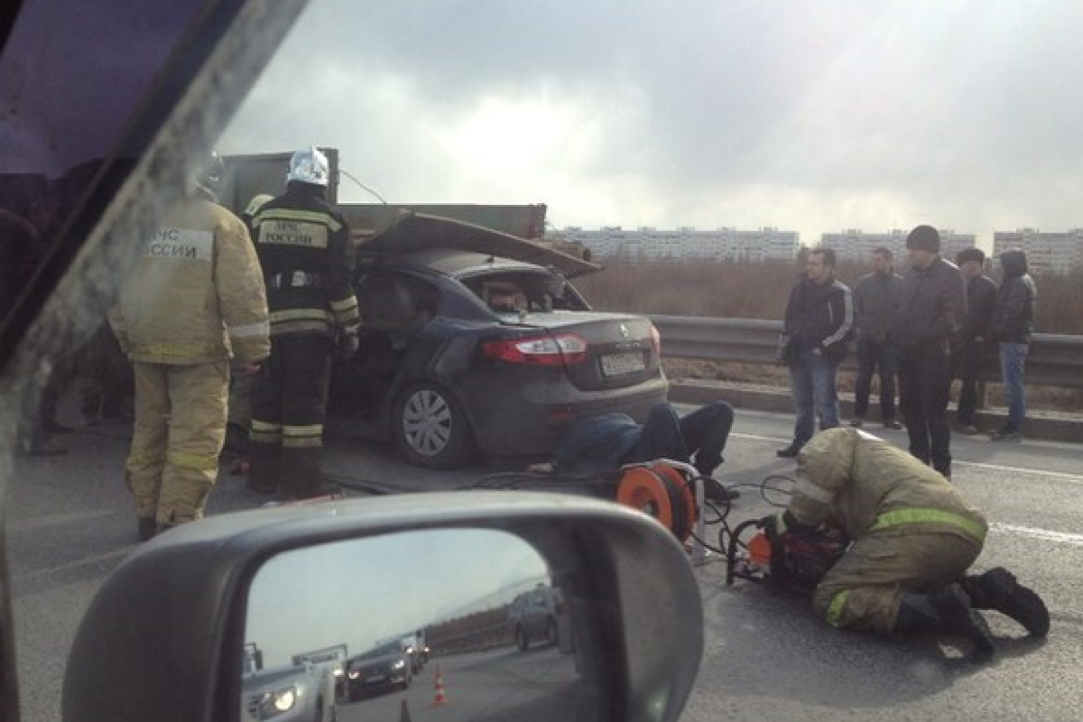 В Санкт-Петербурге вертолет протаранил грузовик В Санкт-Петербурге вертолет протаранил грузовик