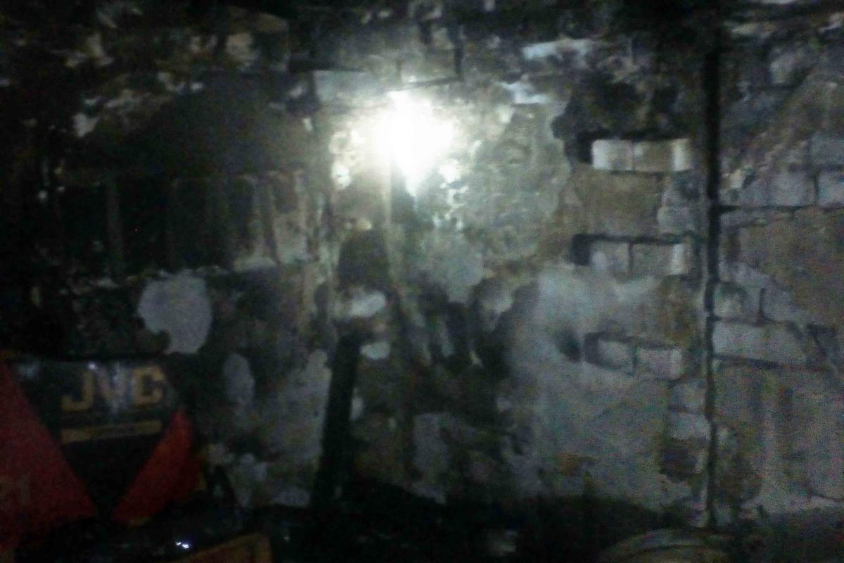 В Лисичанске ликвидирован пожар в гараже В Лисичанске ликвидирован пожар в гараже