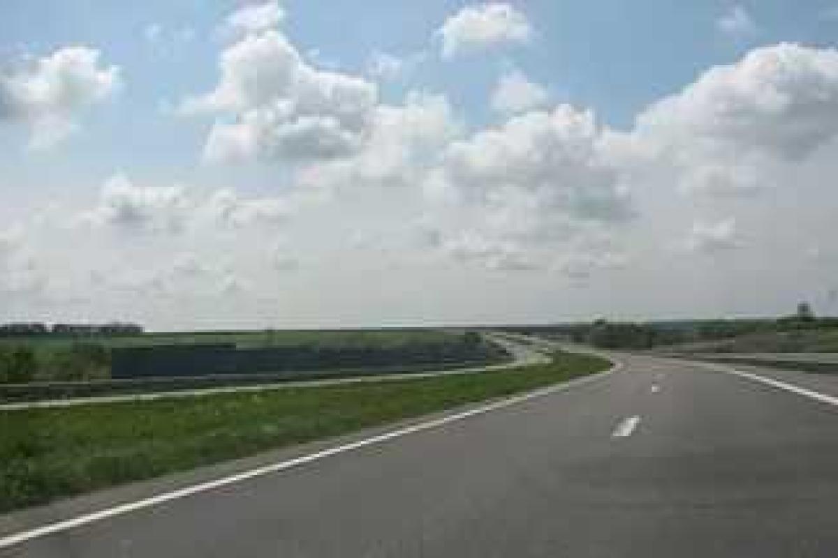 Яценюк рассказал, какие трассы в Украине отремонтируют в этом году Яценюк рассказал, какие трассы в Украине отремонтируют в этом году