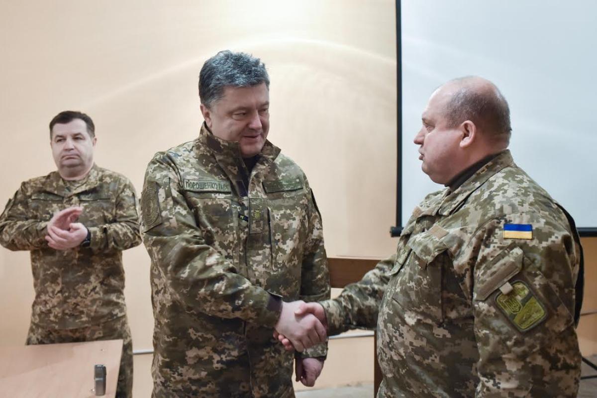 Порошенко провел встречу с руководящим составом штаба АТО Порошенко провел встречу с руководящим составом штаба АТО