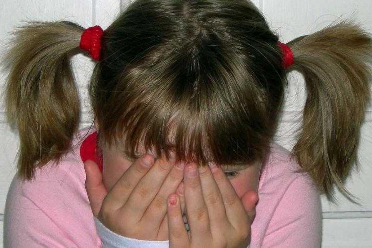 Педофил в Бурятии изнасиловал 9-летнюю соседку и спрятал ее в диван